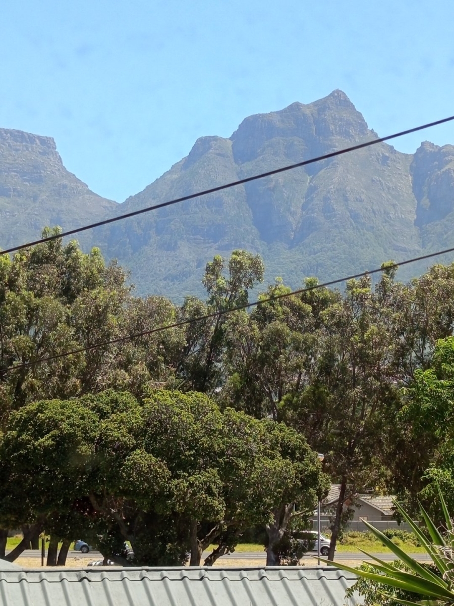 6 Bedroom Property for Sale in Rondebosch East Western Cape